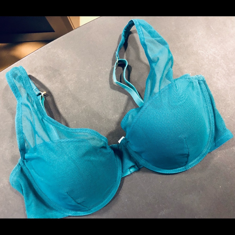 Lively 36D T Shirt. NWOT.